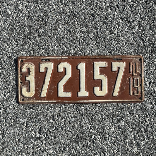 Photo of a 1919 Illinois License Plate Auto Tag Garage Decor Vintage 372157