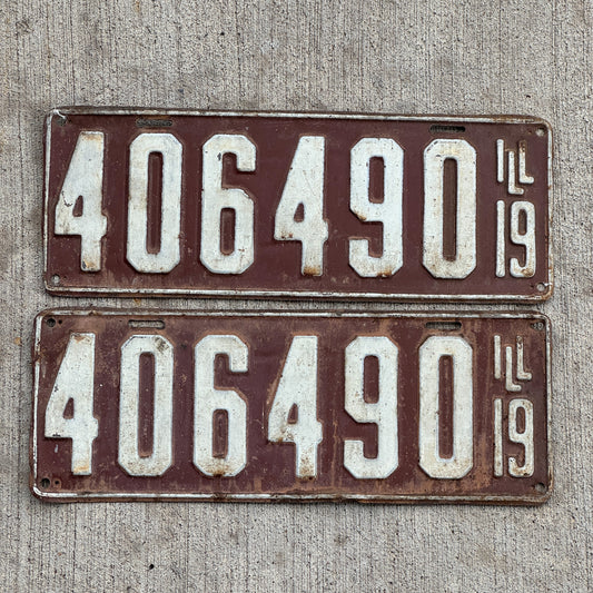 Photo of a 1919 Illinois License Plate Pair Auto Tag Garage Decor Vintage 406490 with original patina