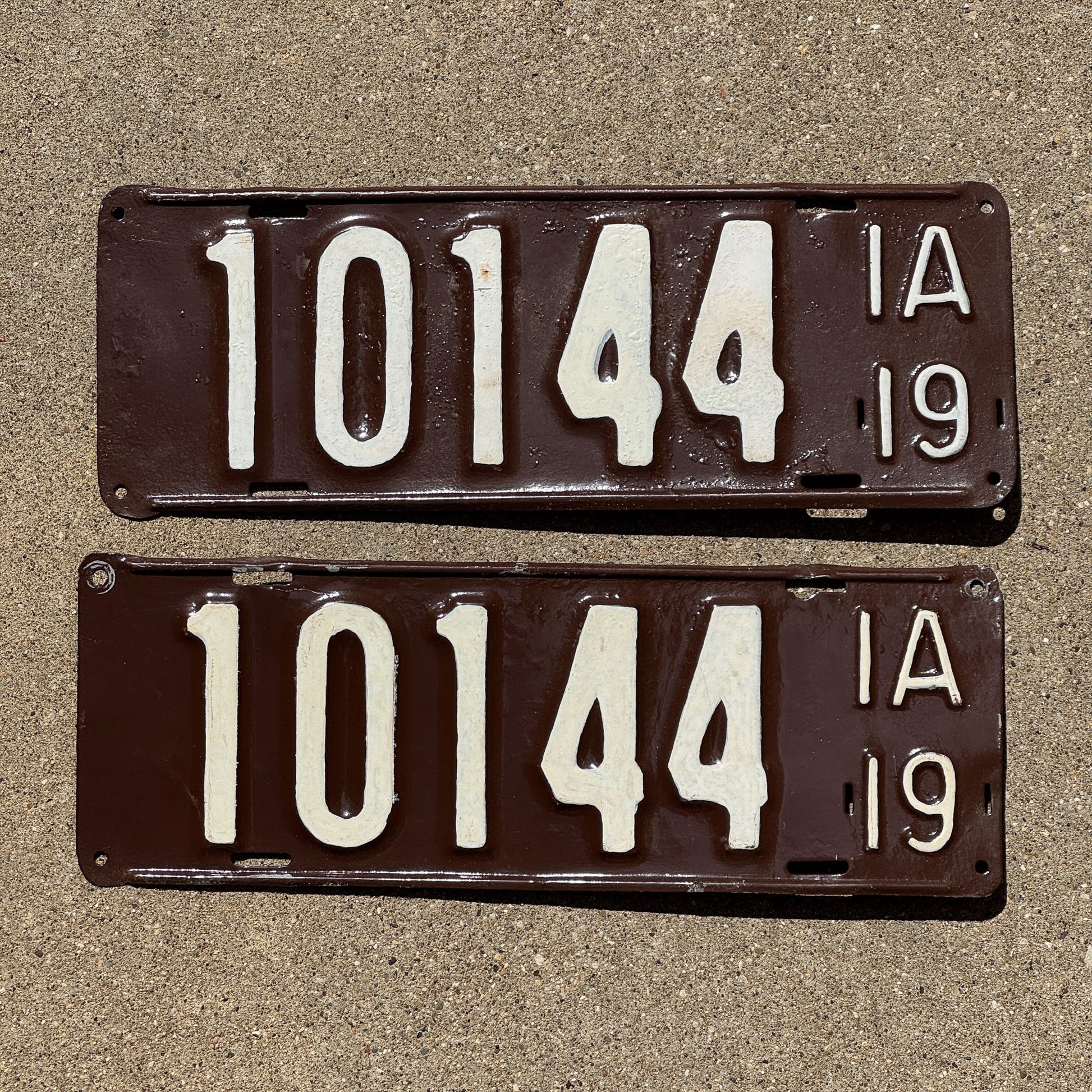 Photo of a 1919 Iowa License Plate Pair Auto Tag Garage Decor Vintage 10144