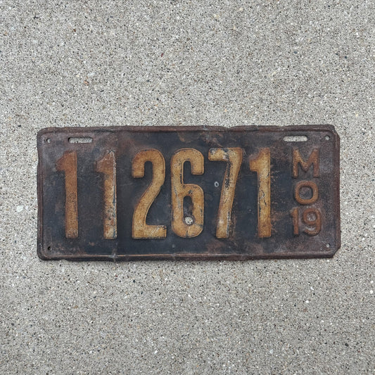 Photo of a 1919 Missouri License Plate Auto Tag Garage Decor Vintage 112671