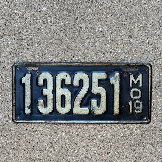 Photo of a 1919 Missouri License Plate Auto Tag Garage Decor Vintage 136251