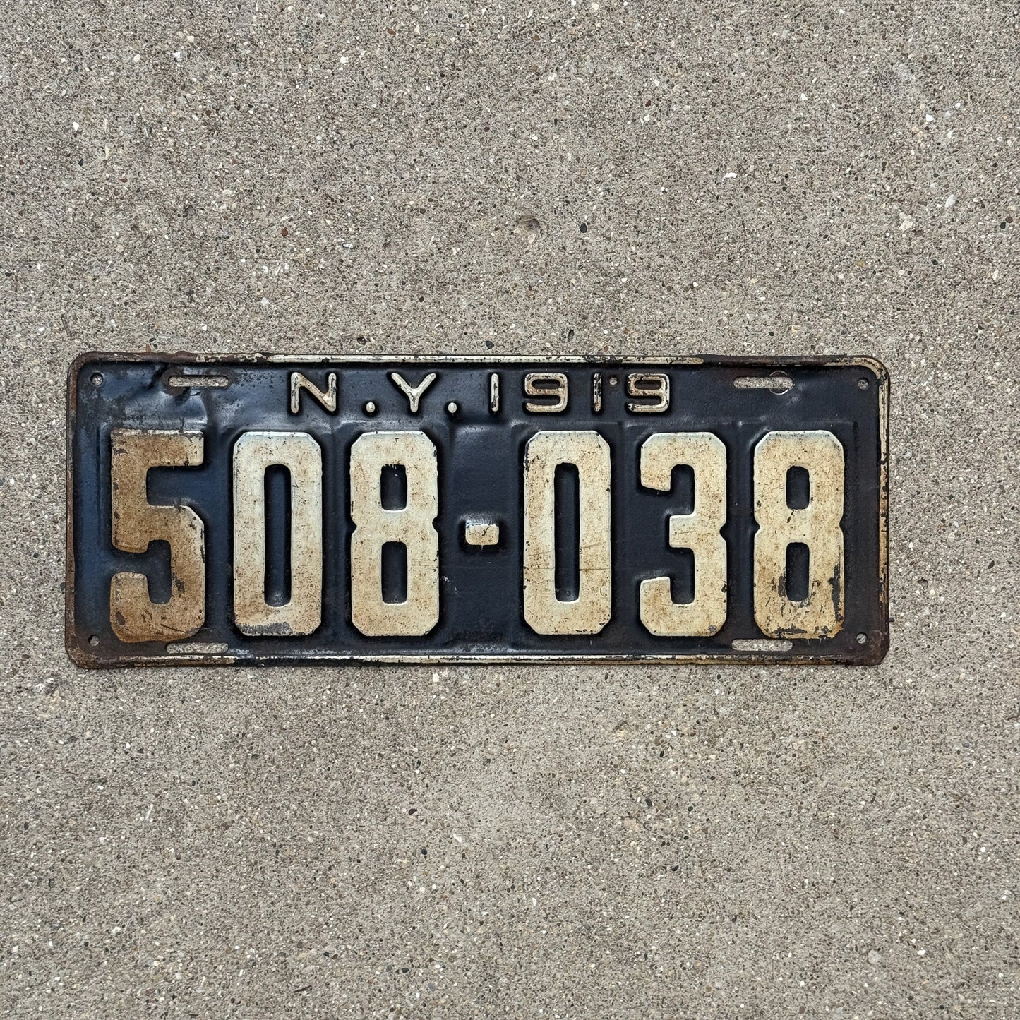 Photo of a 1919 New York License Plate Auto Tag Garage Decor Vintage 508 038