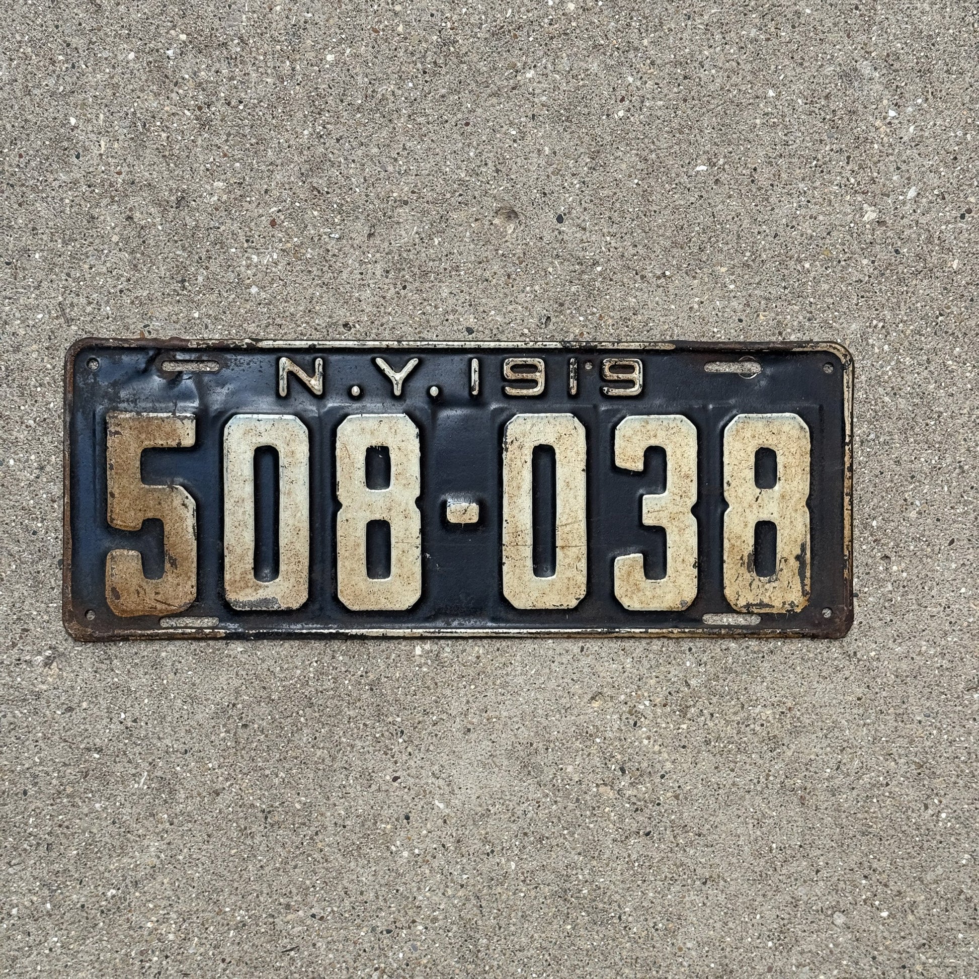 Photo of a 1919 New York License Plate Auto Tag Garage Decor Vintage 508 038