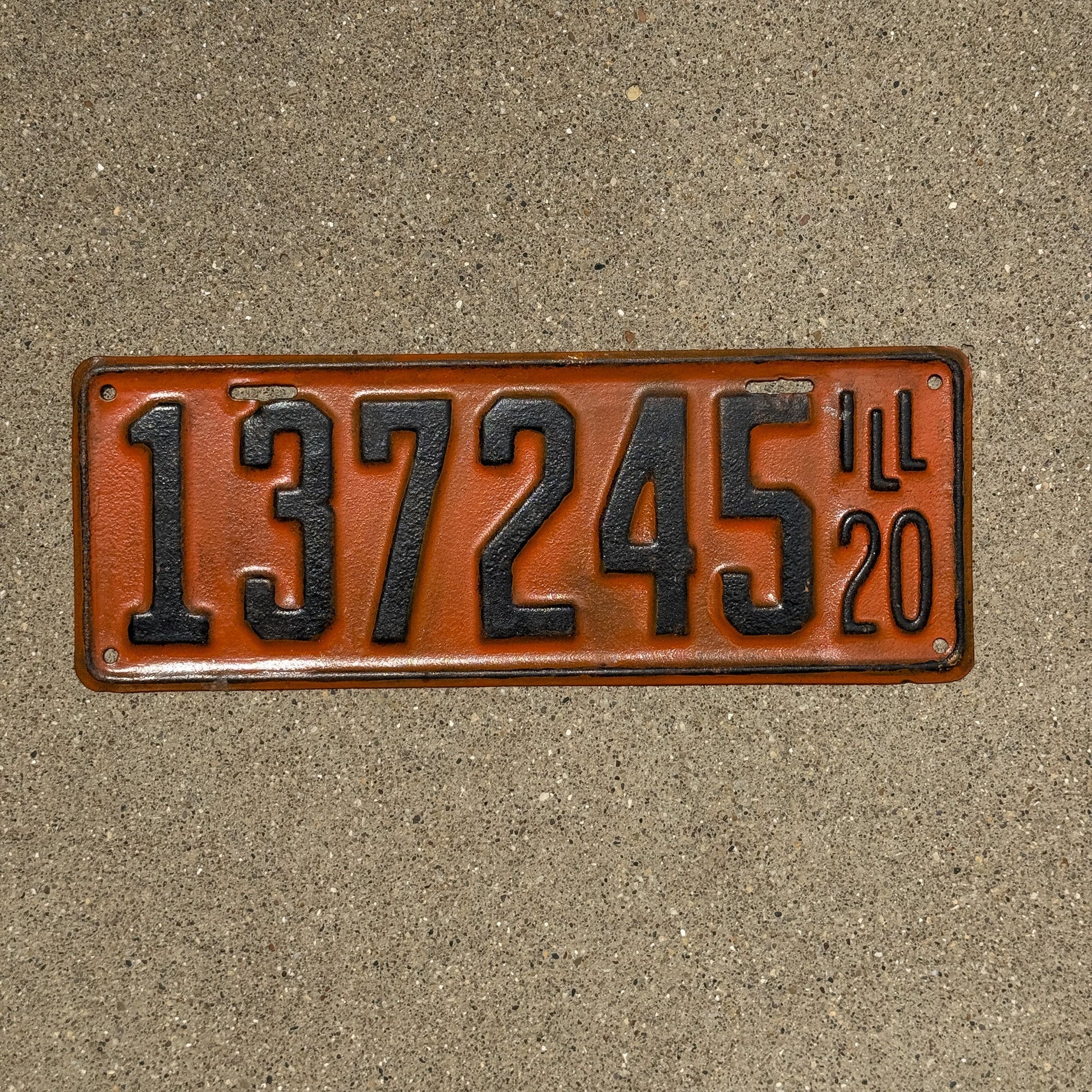 Photo of a 1920 Illinois License Plate Auto Tag Garage Decor Vintage 137245