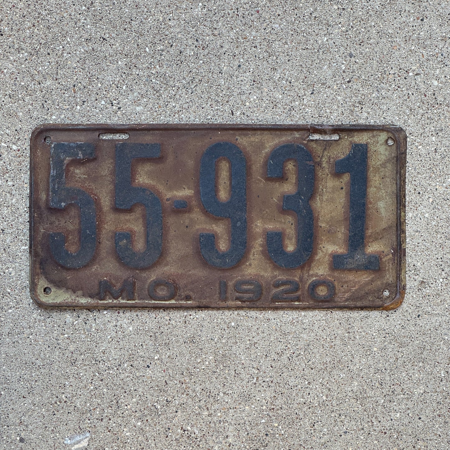 Photo of a 1920 Missouri License Plate Auto Tag Garage Decor Vintage 55 931