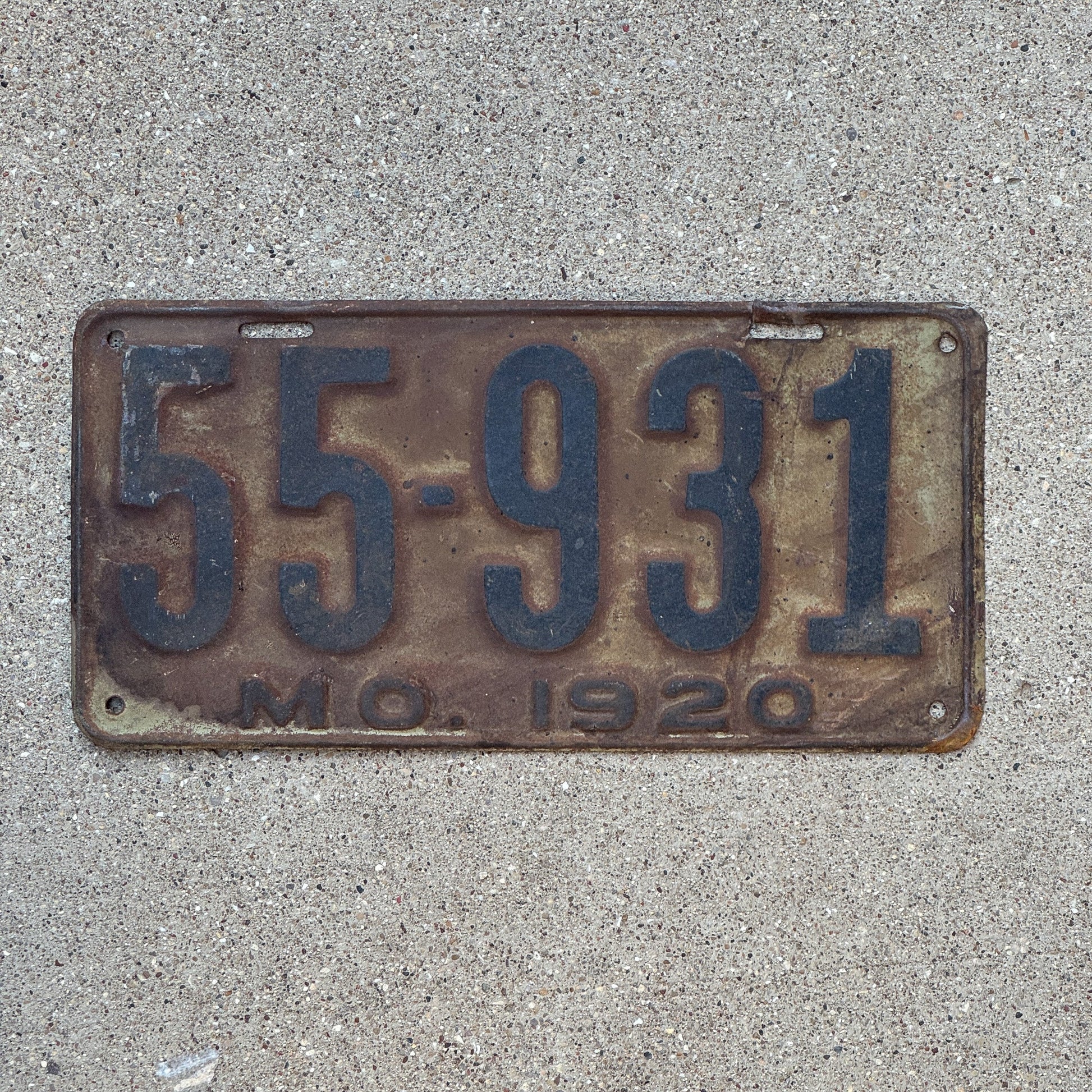 Photo of a 1920 Missouri License Plate Auto Tag Garage Decor Vintage 55 931