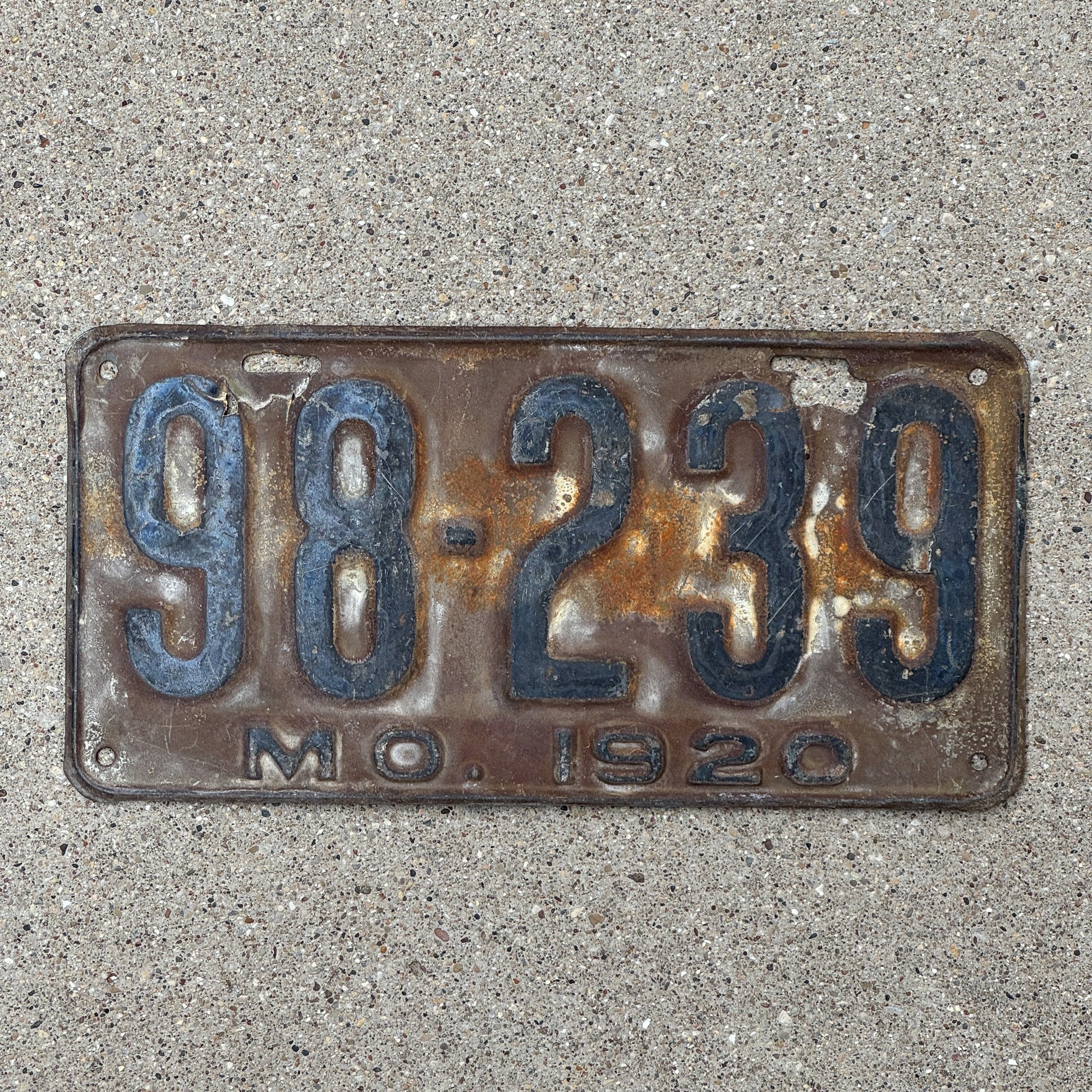 Photo of a 1920 Missouri License Plate Auto Tag Garage Decor Vintage 98 239