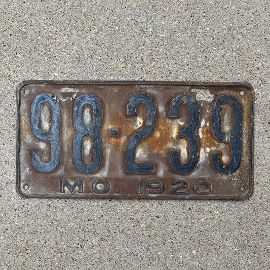 Photo of a 1920 Missouri License Plate Auto Tag Garage Decor Vintage 98 239