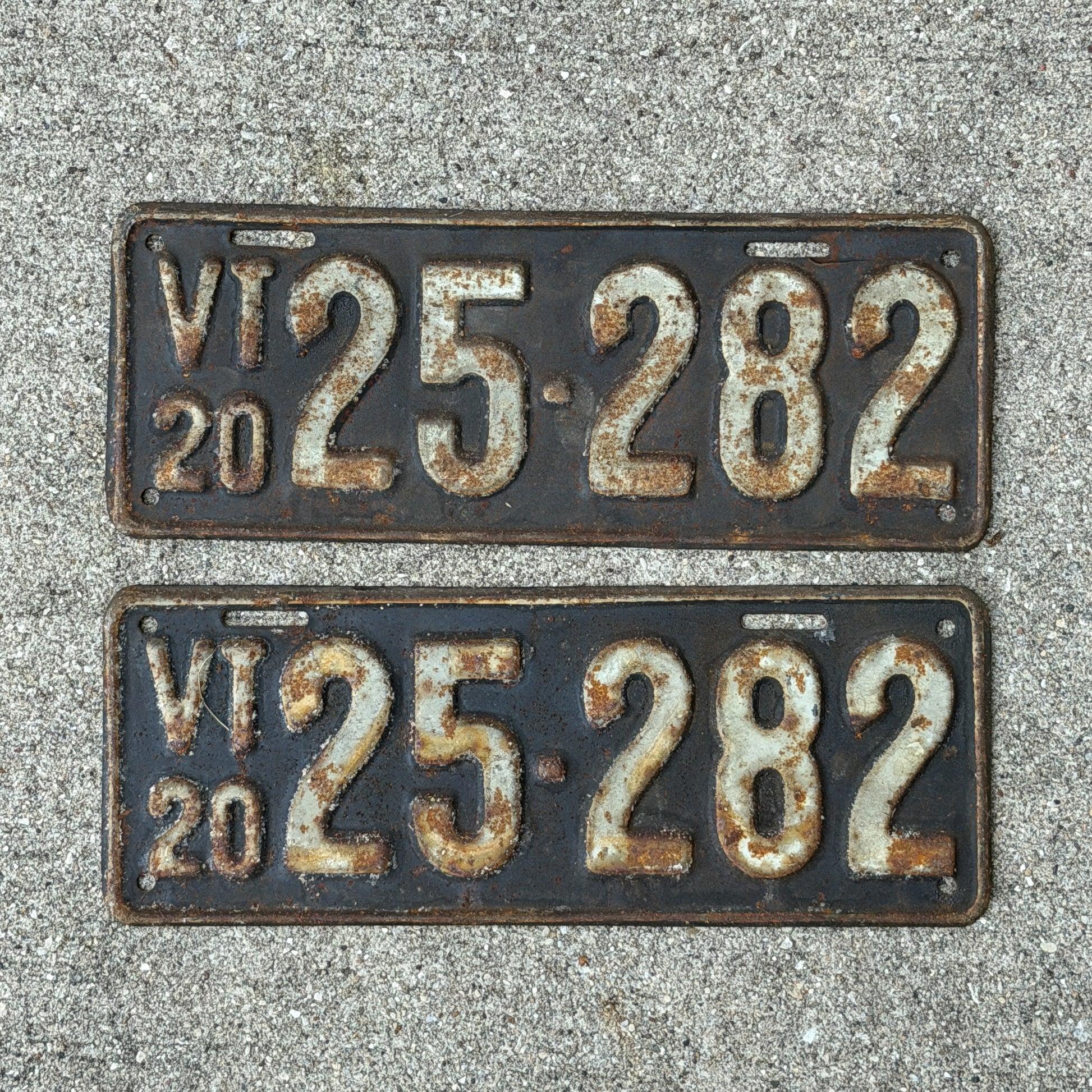 Photo of a 1920 Vermont License Plate Pair Auto Tag Garage Decor Vintage 25 282 with original patina