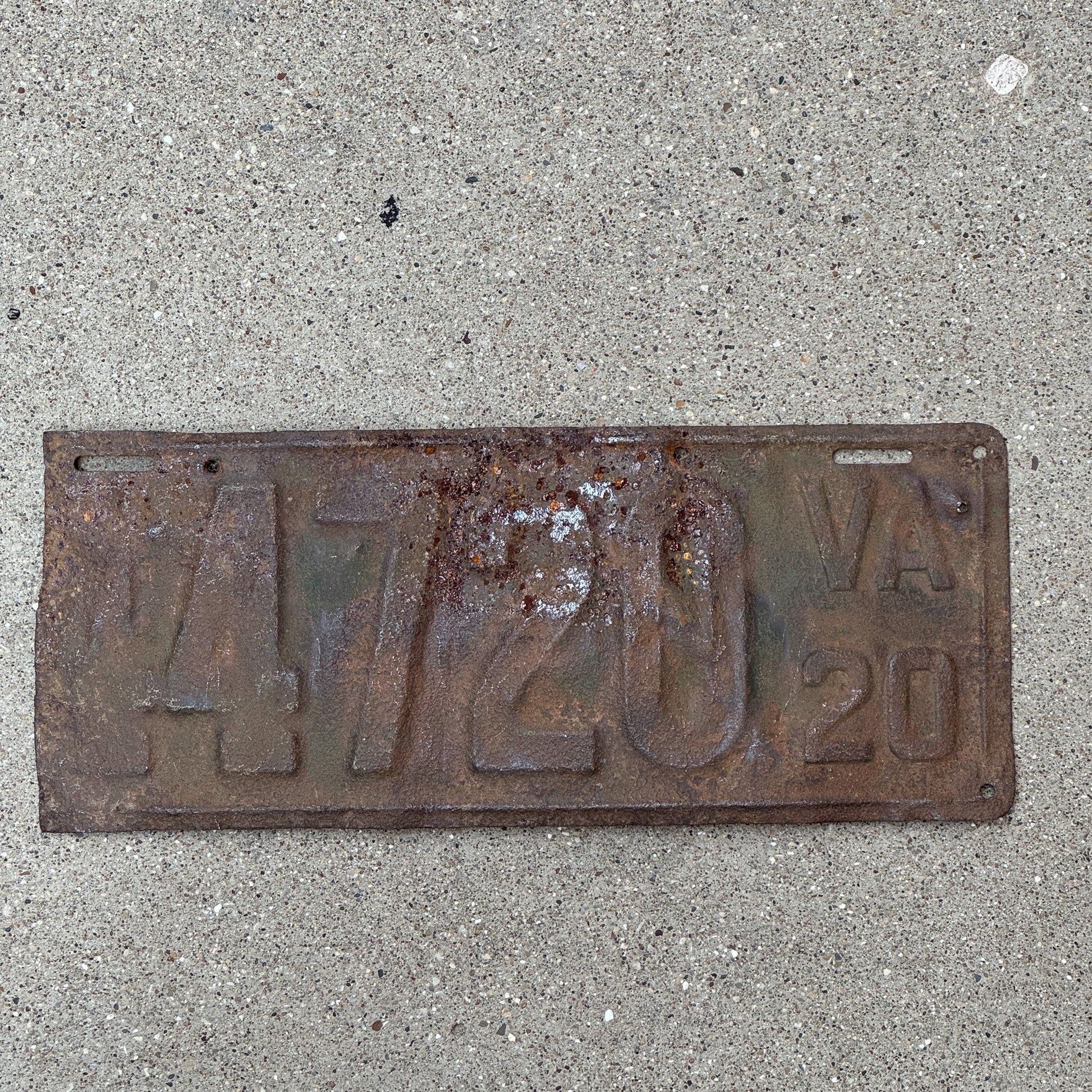 Photo of a 1920 Virginia License Plate Auto Tag Garage Decor Vintage 44720