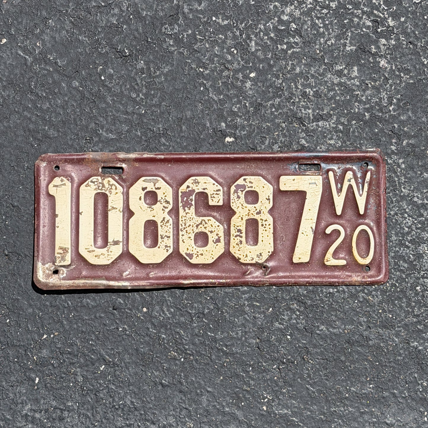 Photo of a 1920 Wisconsin License Plate Auto Tag Garage Decor Vintage 108687 with original patina