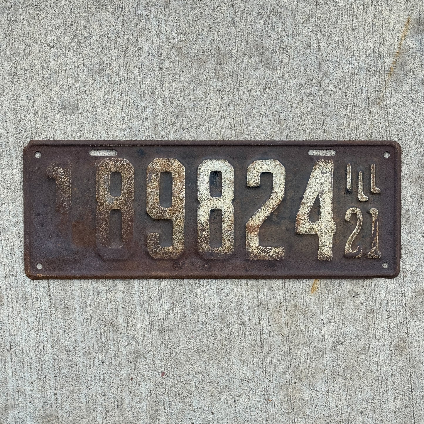 Photo of a 1921 Illinois License Plate Auto Tag Garage Decor Vintage 189824 with original patina