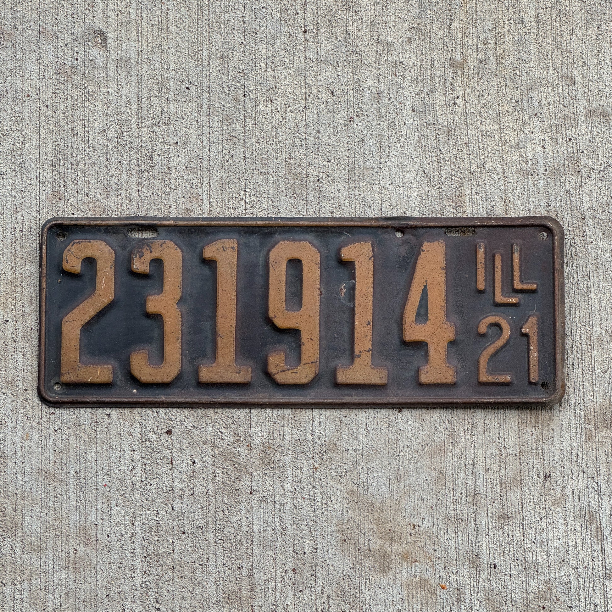 Photo of a 1921 Illinois License Plate Auto Tag Garage Decor Vintage 231914 with original patina