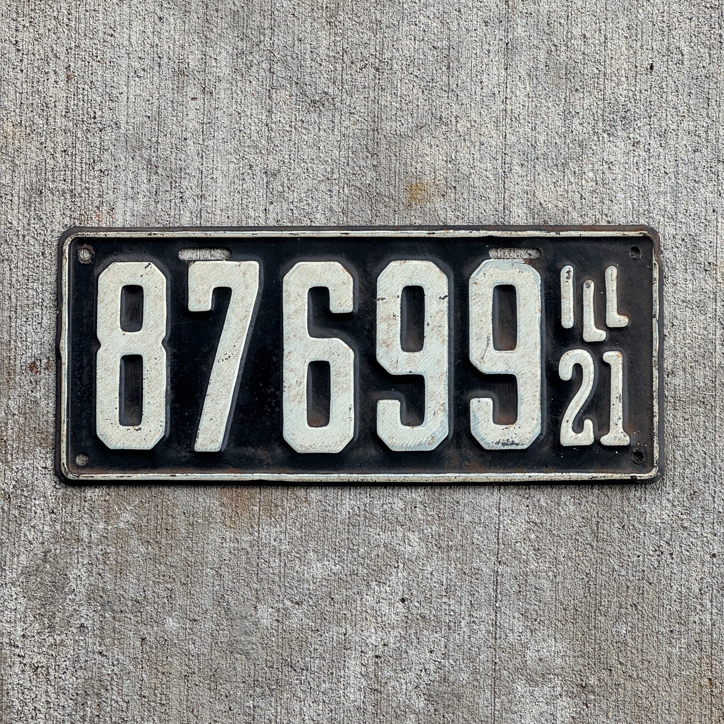 Photo of a 1921 Illinois License Plate Auto Tag Garage Decor Vintage 87699 with original patina