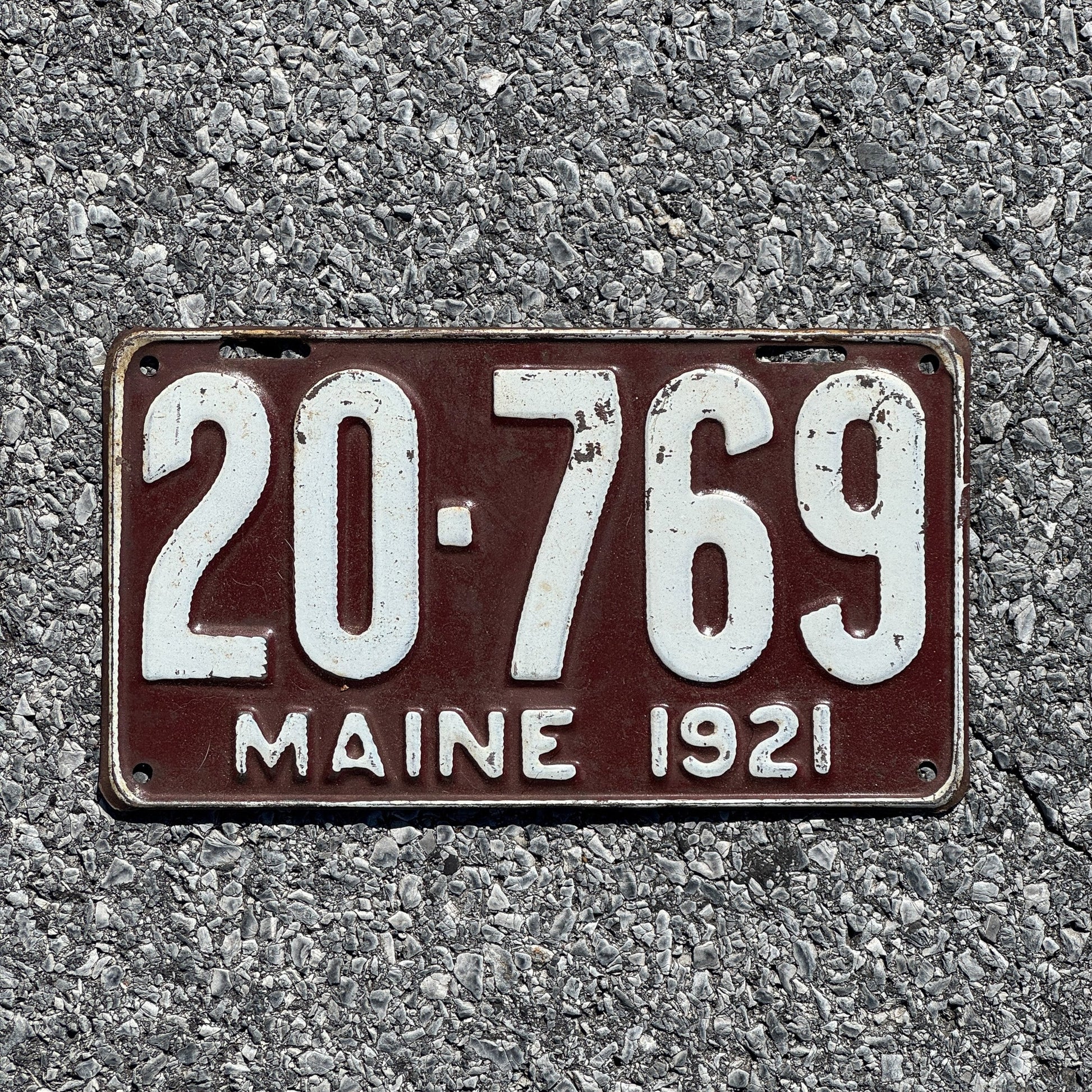 Photo of a 1921 Maine License Plate Auto Tag Garage Decor Vintage 20 769