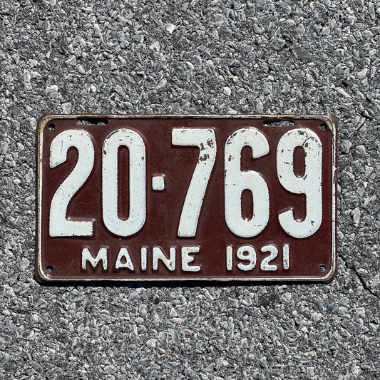 Photo of a 1921 Maine License Plate Auto Tag Garage Decor Vintage 20 769