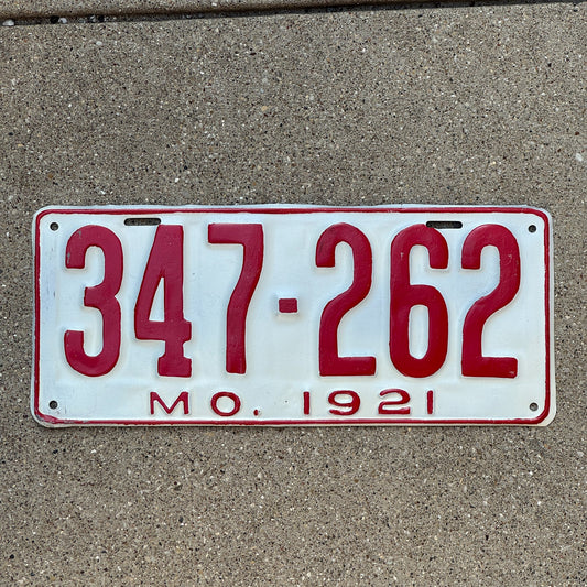 Photo of a 1921 Missouri License Plate Auto Tag Garage Decor Vintage 347 262