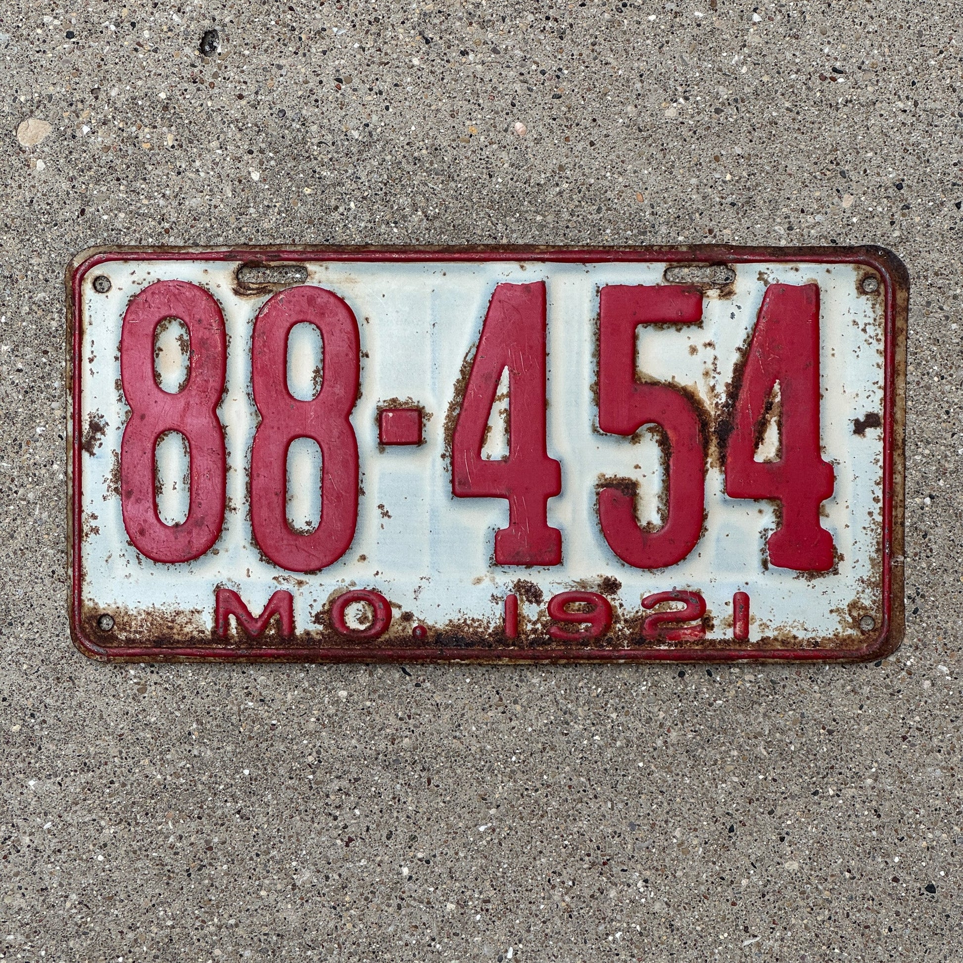 Photo of a 1921 Missouri License Plate Auto Tag Garage Decor Vintage 88 454