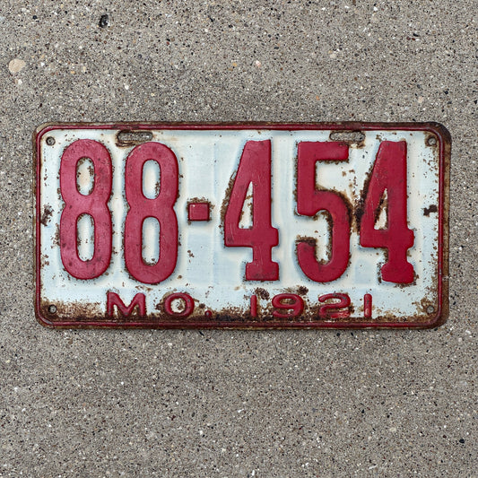 Photo of a 1921 Missouri License Plate Auto Tag Garage Decor Vintage 88 454