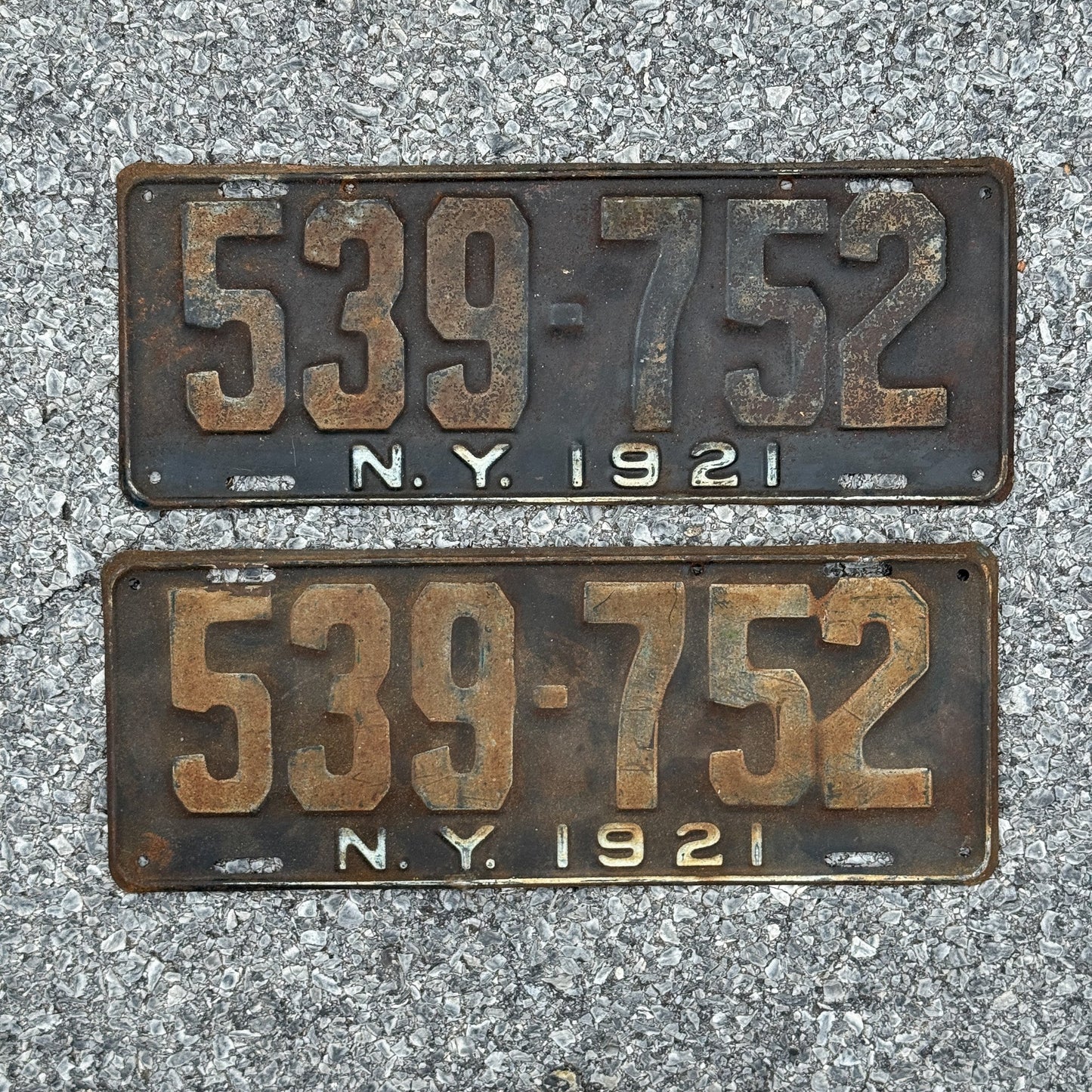 Photo of a 1921 New York License Plate Pair Auto Tag Garage Decor Vintage 539 752