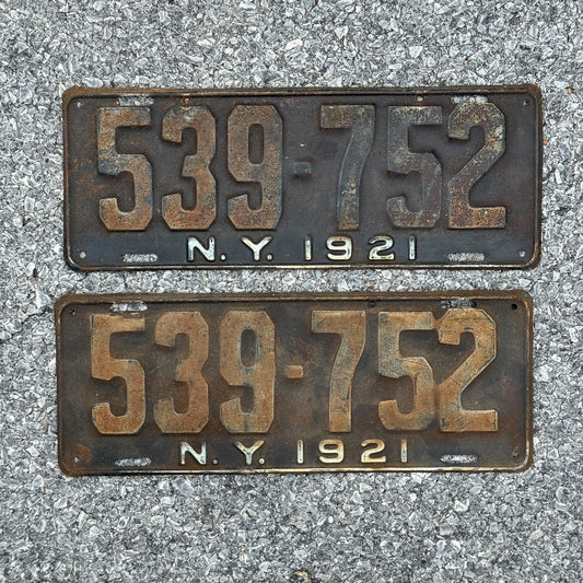 Photo of a 1921 New York License Plate Pair Auto Tag Garage Decor Vintage 539 752