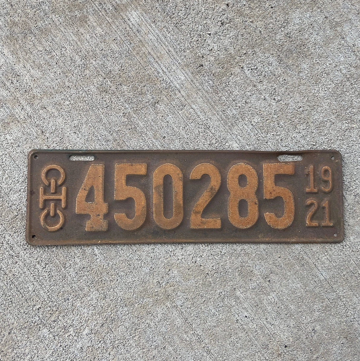 Photo of a 1921 Ohio License Plate Auto Tag Garage Decor Vintage 450285 with original patina