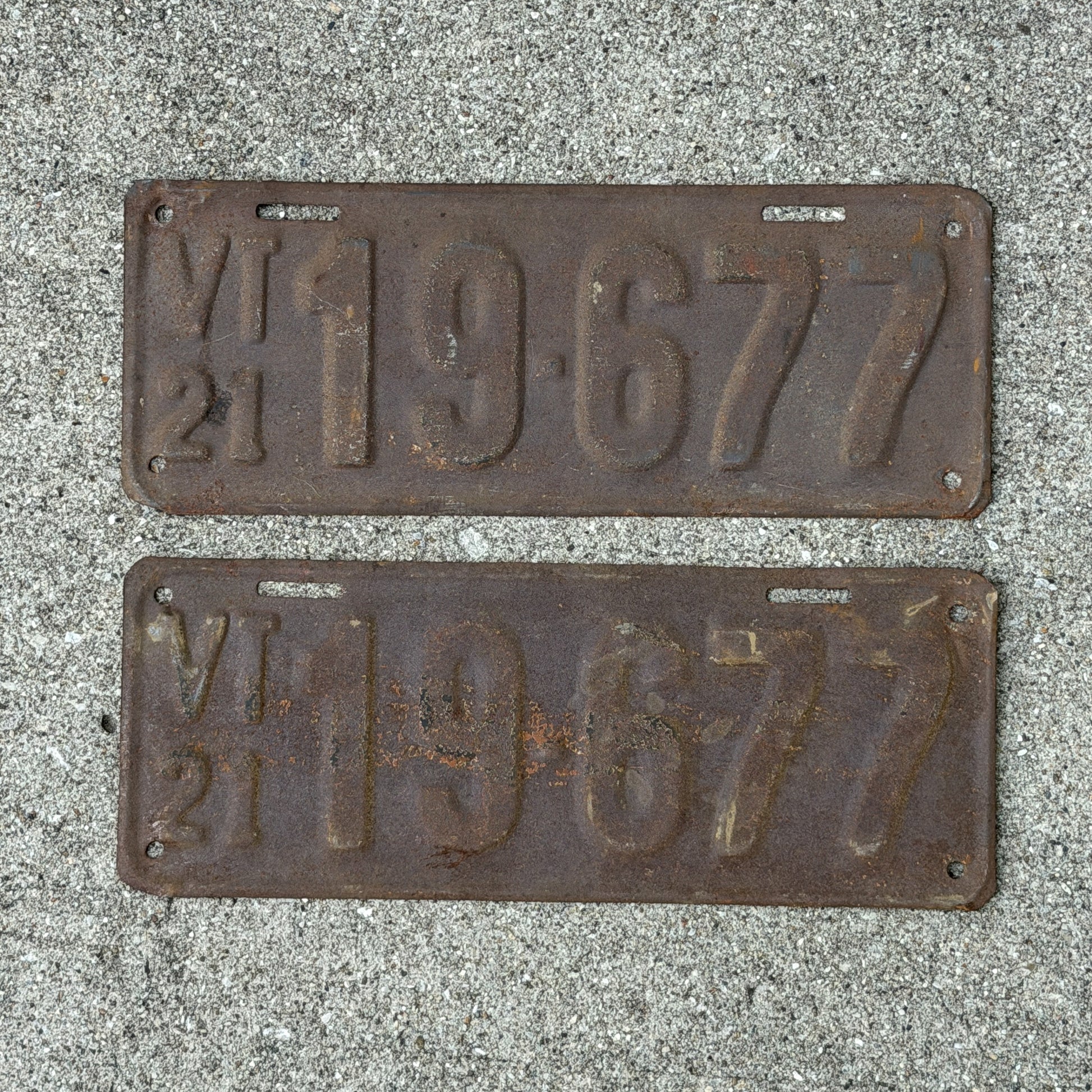 Photo of a 1921 Vermont License Plate Pair Auto Tag Garage Decor Vintage 19 677 with original patina