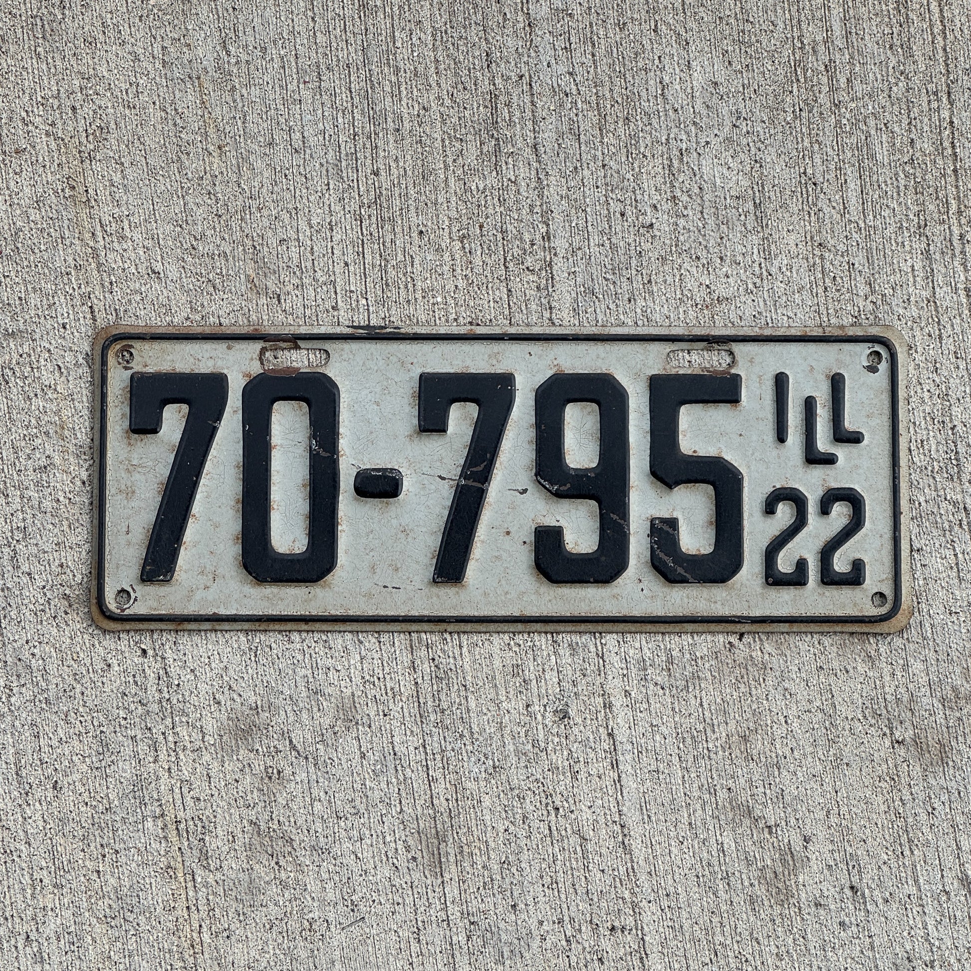 Photo of a 1922 Illinois License Plate Auto Tag Garage Decor Vintage 70 795 with original patina
