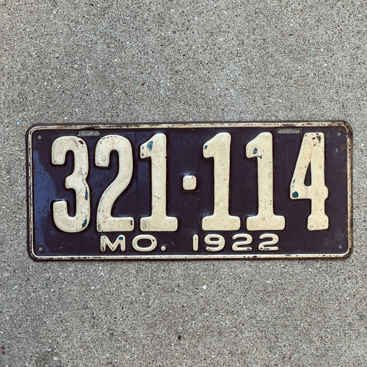 Photo of a 1922 Missouri License Plate Auto Tag Garage Decor Vintage 321 114