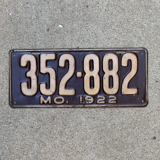 Photo of a 1922 Missouri License Plate Auto Tag Garage Decor Vintage 352 882