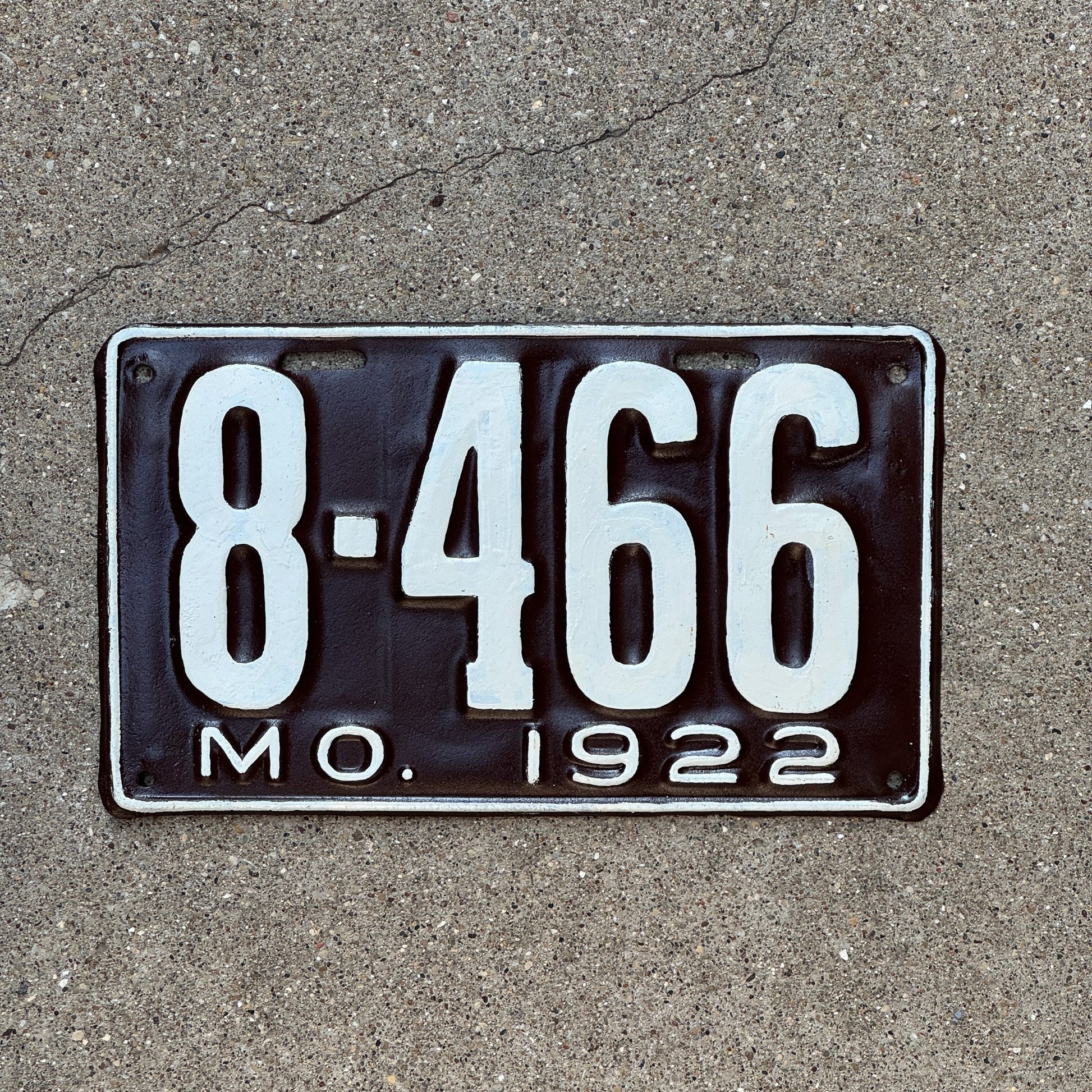 Photo of a 1922 Missouri License Plate Auto Tag Garage Decor Vintage Four Digit 8466