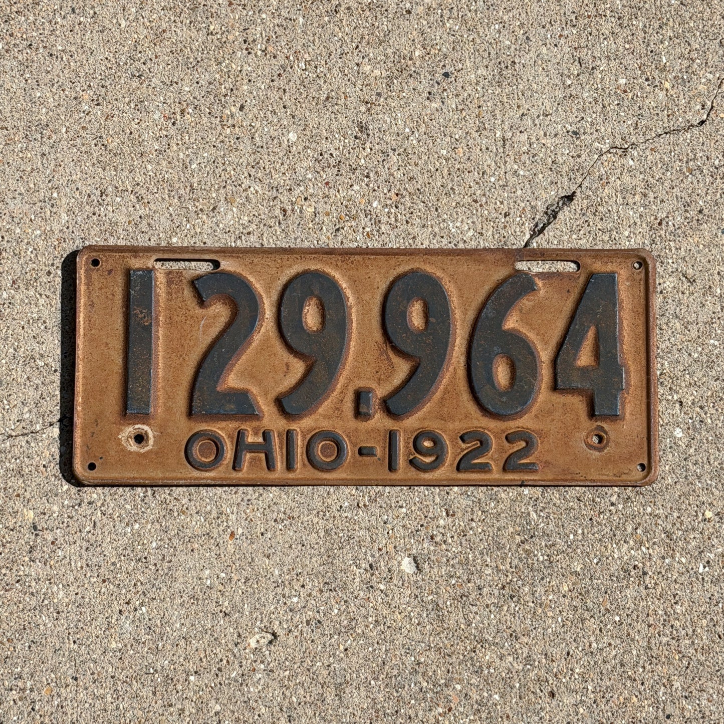 Photo of a 1922 Ohio License Plate Auto Tag Garage Decor Vintage 129 964 with original patina