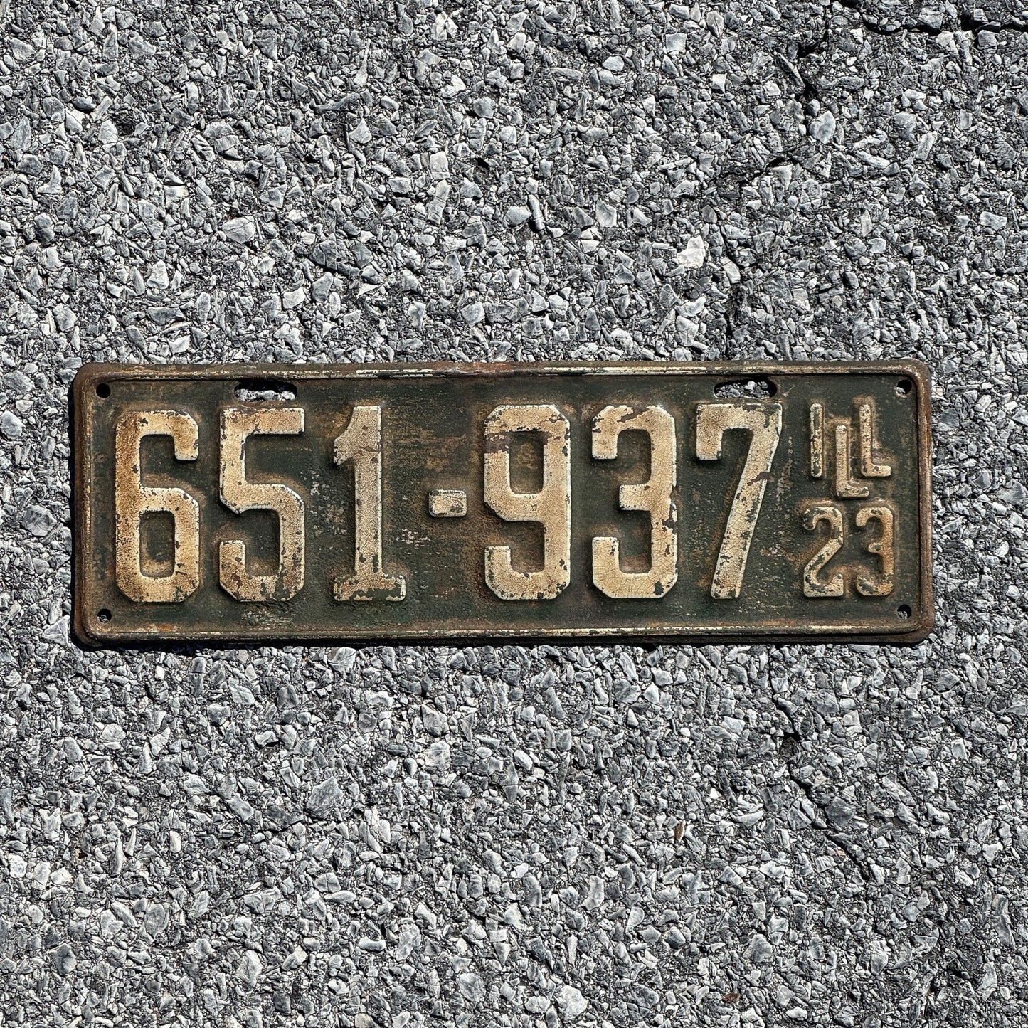 Photo of a 1923 Illinois License Plate Auto Tag Garage Decor Vintage 651 937