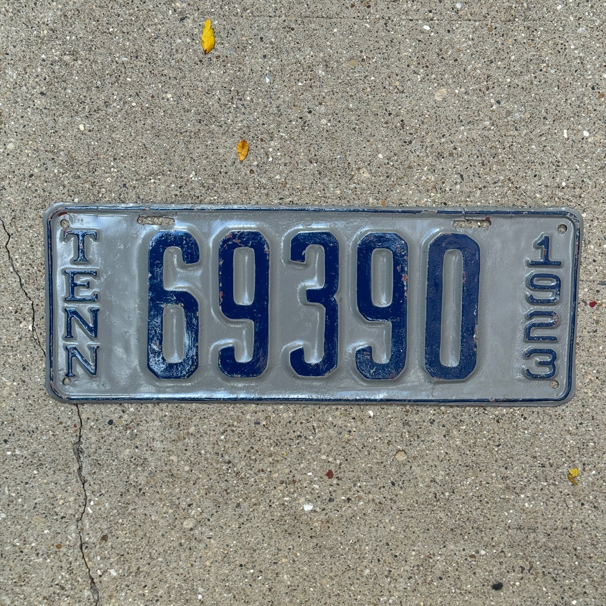 Photo of a 1923 Tennessee License Plate Auto Tag Garage Decor Vintage 69390