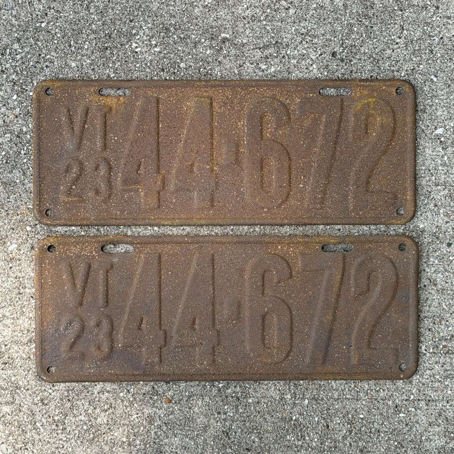 Photo of a 1923 Vermont License Plate Pair Auto Tag Garage Decor Vintage 44 672 with original patina