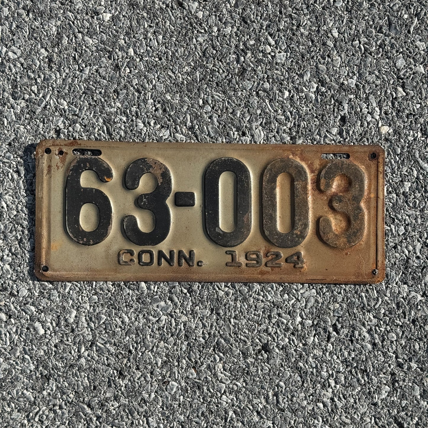 Photo of a 1924 Connecticut License Plate Auto Tag Garage Decor Vintage 63 003