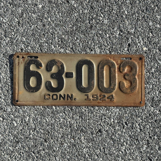 Photo of a 1924 Connecticut License Plate Auto Tag Garage Decor Vintage 63 003