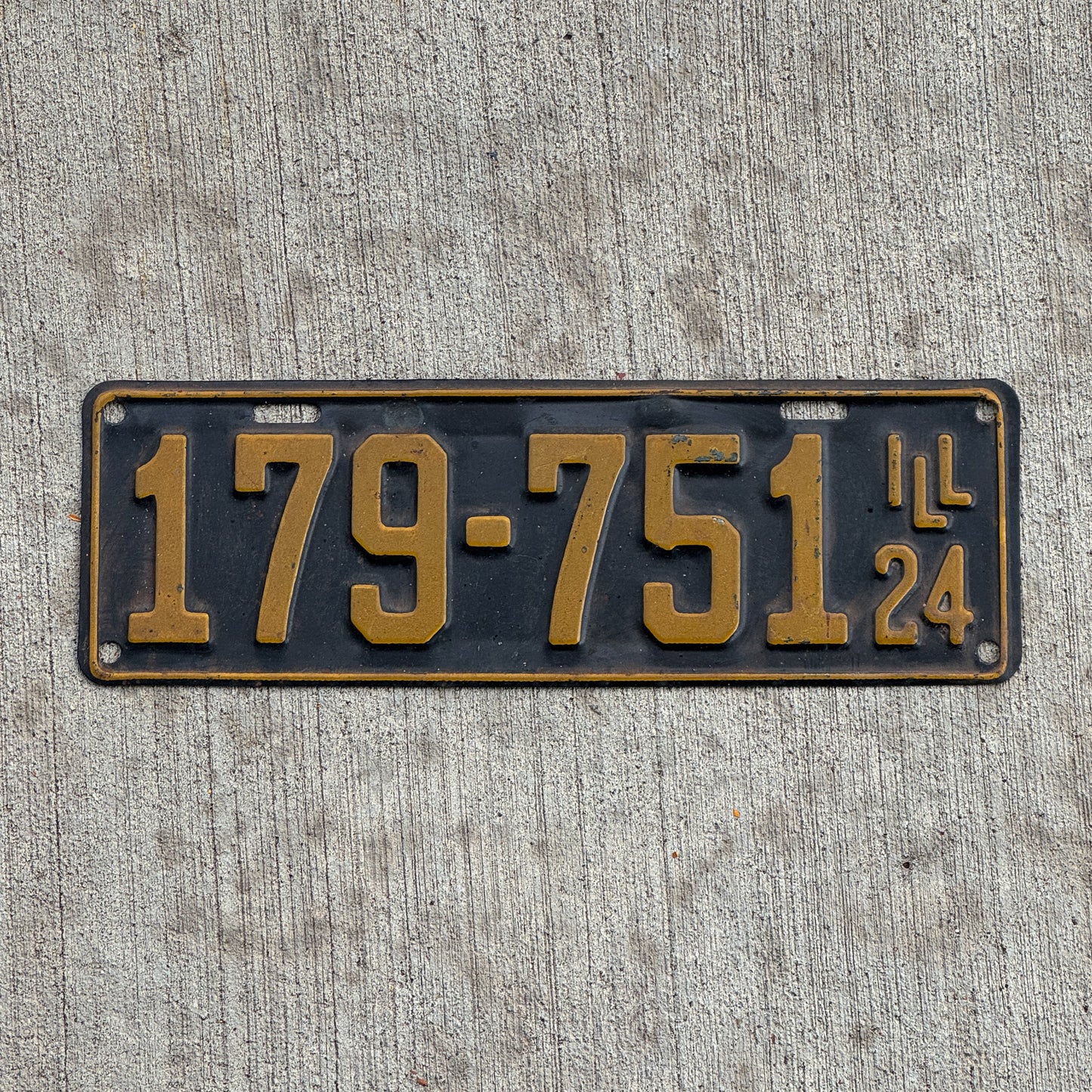 Photo of a 1924 Illinois License Plate Auto Tag Garage Decor Vintage 179 751 with original patina