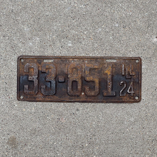 Photo of a 1924 Illinois License Plate Auto Tag Garage Decor Vintage 33851