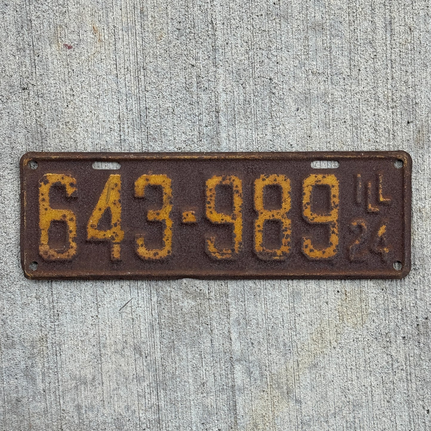 Photo of a 1924 Illinois License Plate Auto Tag Garage Decor Vintage 643 989 with original patina