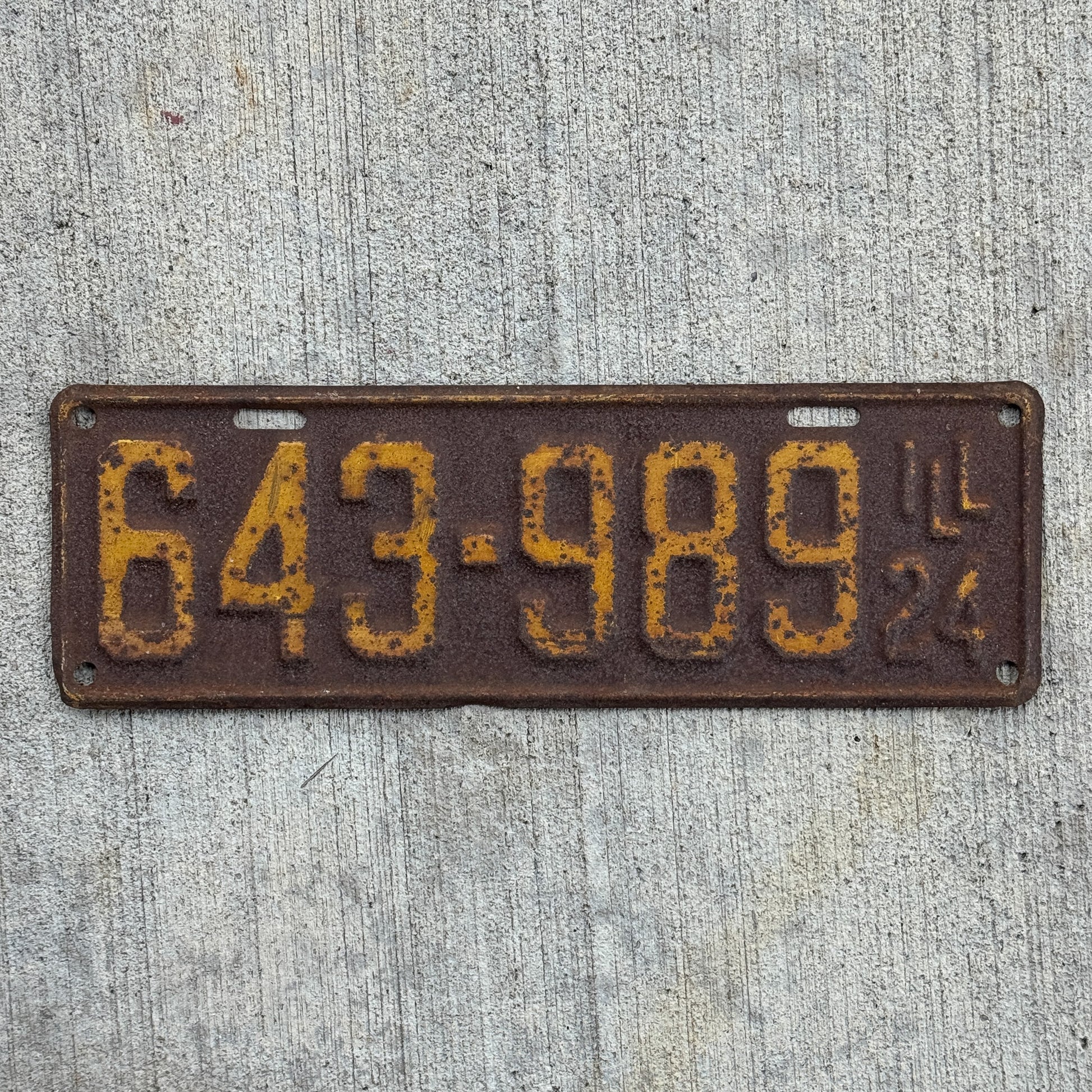 Photo of a 1924 Illinois License Plate Auto Tag Garage Decor Vintage 643 989 with original patina
