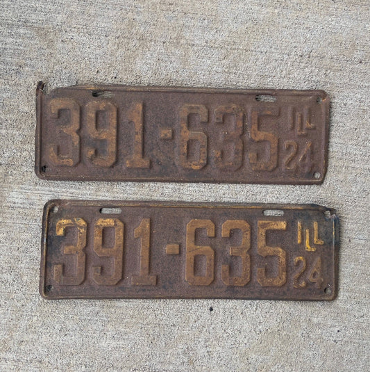 Photo of a 1924 Illinois License Plate Pair Auto Tag Garage Decor Vintage 391635 with original patina