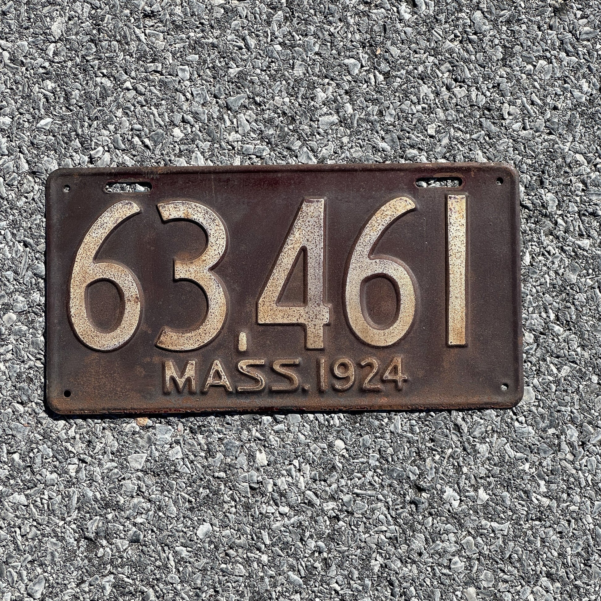 Photo of a 1924 Massachusetts License Plate Auto Tag Garage Decor Vintage 63461