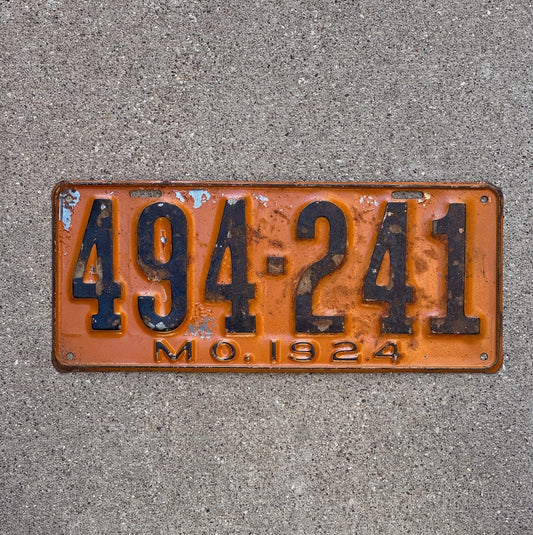 Photo of a 1924 Missouri License Plate Auto Tag Garage Decor Vintage 494 241