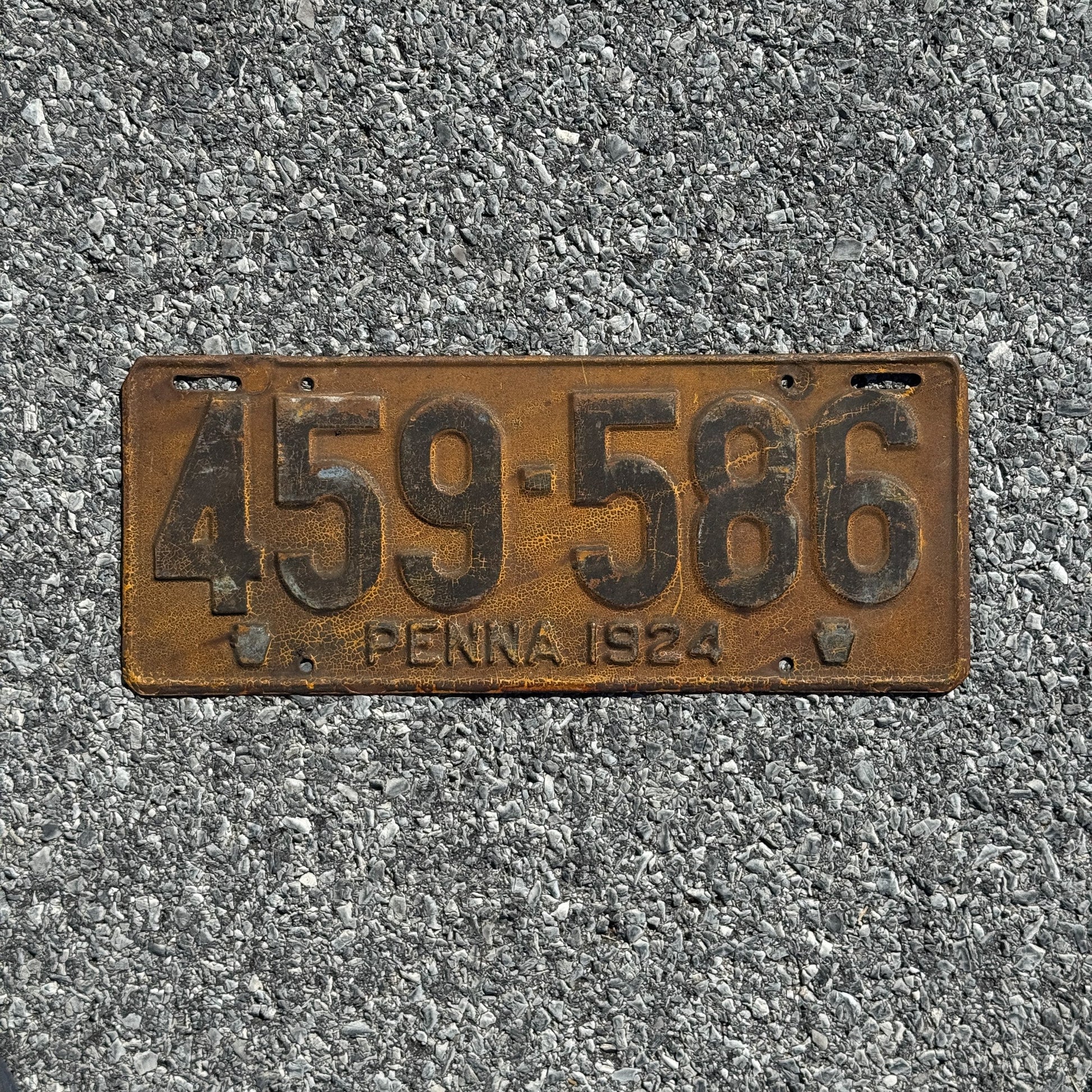 Photo of a 1924 Pennsylvania License Plate Auto Tag Garage Decor Vintage 459 586