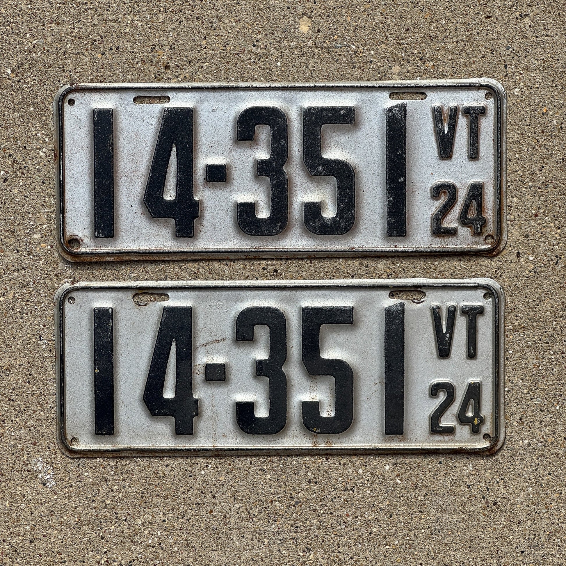 Photo of a 1924 Vermont License Plate Pair Auto Tag Garage Decor Vintage 14 351