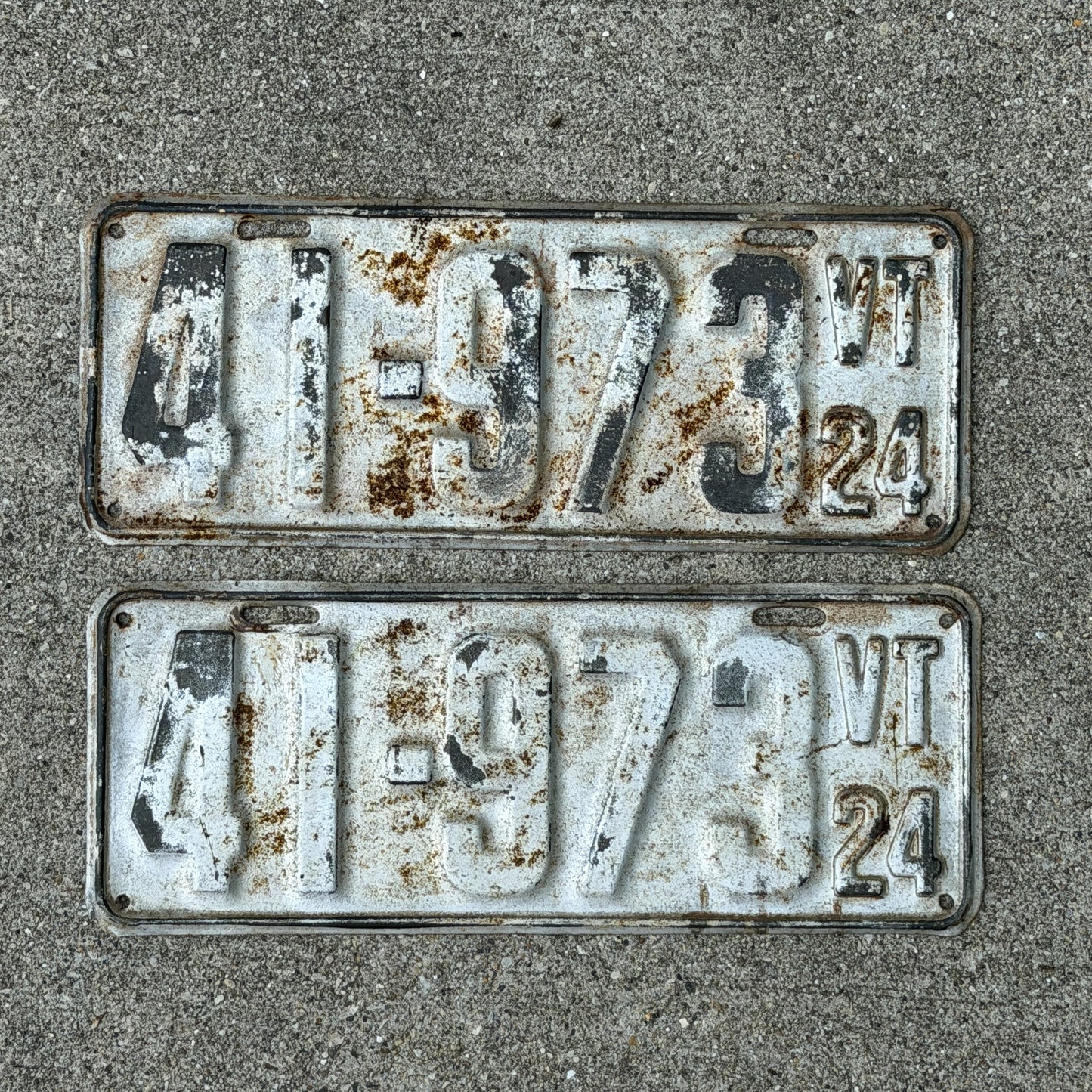 Photo of a 1924 Vermont License Plate Pair Auto Tag Garage Decor Vintage 41 973 with original patina