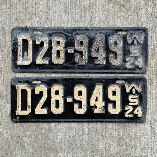 Photo of a 1924 Wisconsin License Plate Pair Auto Tag Garage Decor Vintage D 28 949 with original patina