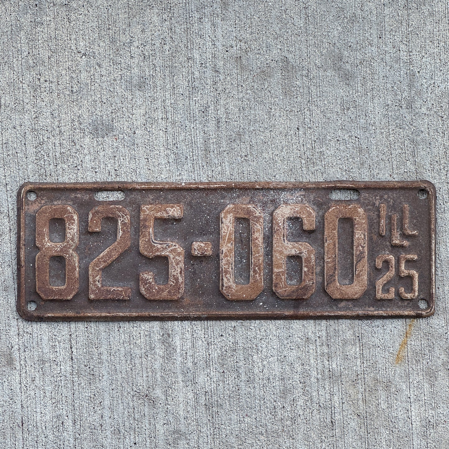 Photo of a 1925 Illinois License Plate Auto Tag Garage Decor Vintage 825 060 with original patina