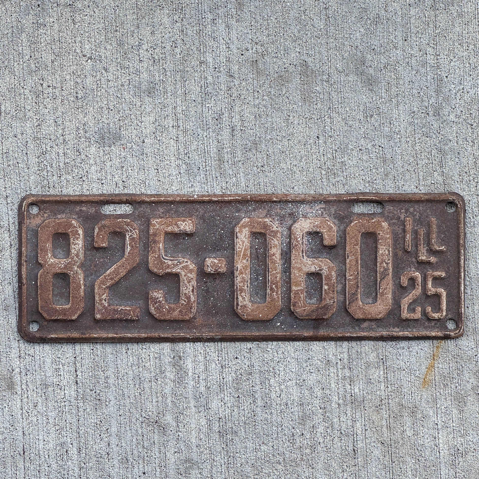 Photo of a 1925 Illinois License Plate Auto Tag Garage Decor Vintage 825 060 with original patina